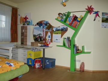 Bücherregal in Baumform